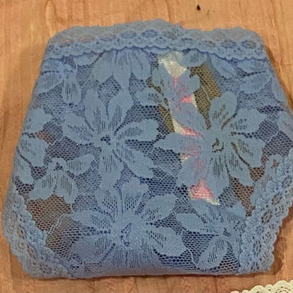 VS Pink lace thong - Picture 3 of 3